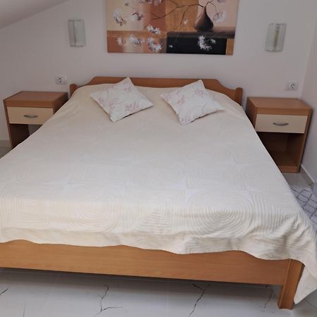 Studio Apartman Nega 2 Rovigno Esterno foto