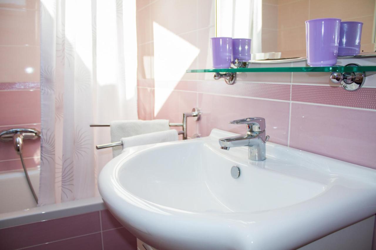 Studio Apartman Nega 2 Rovigno Esterno foto