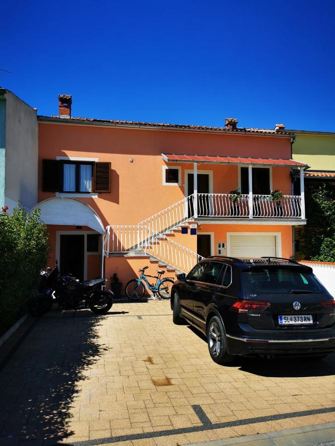 Studio Apartman Nega 2 Rovigno Esterno foto