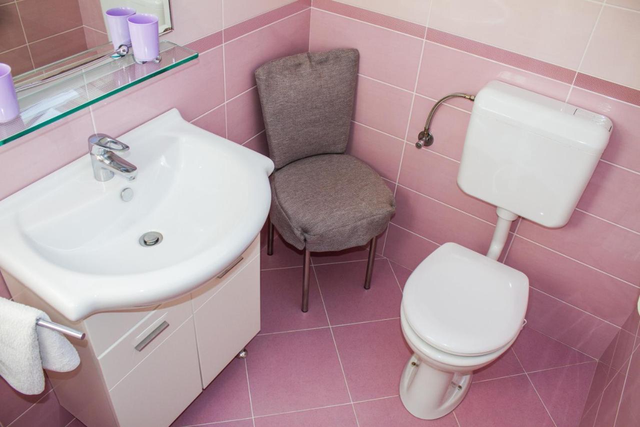 Studio Apartman Nega 2 Rovigno Esterno foto