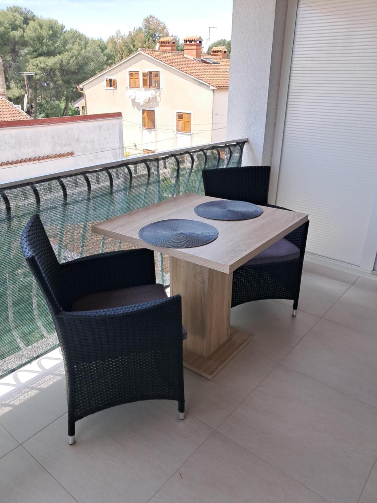 Studio Apartman Nega 2 Rovigno Esterno foto
